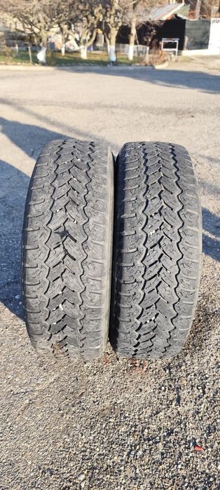 Vand 2 anvelope 205/70/15C