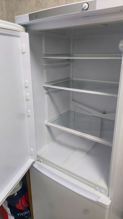 Продам холодильник Indesit