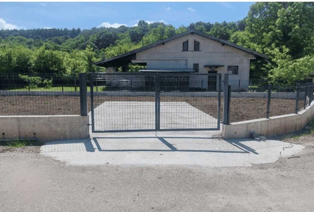 Портал-двукрилен