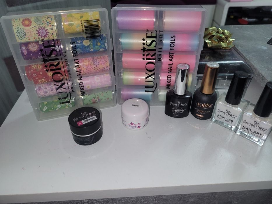 Geluri si oje semipermanente