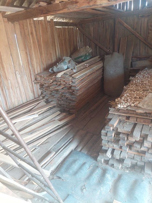 Vand cherestea si paleti stejar uscat .