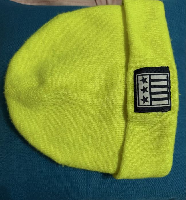 Зимни шапки различни