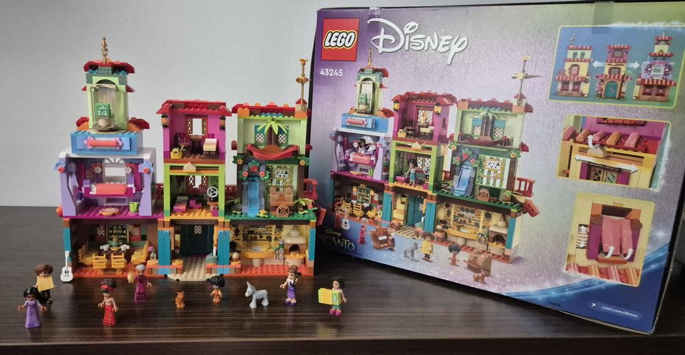 Set  Lego 43245,Casa Madrigal,  complet, cutie, manual.