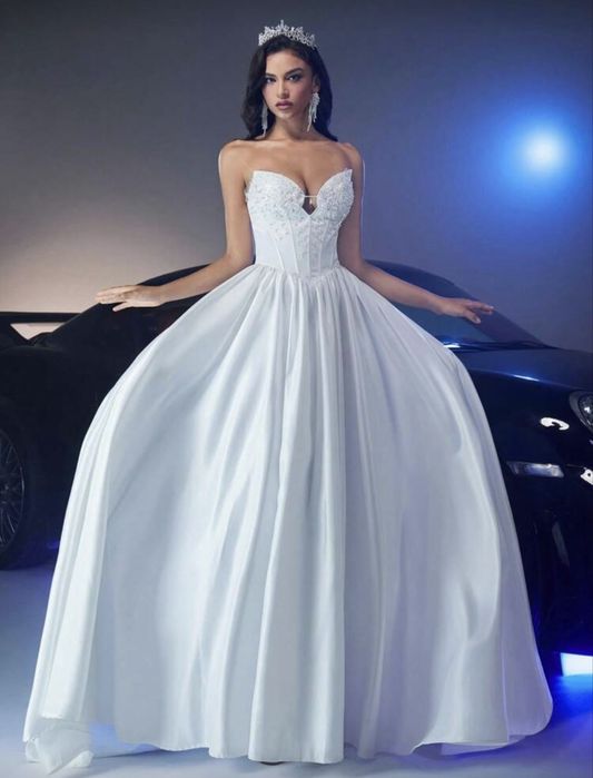 Vând rochii de mireasa