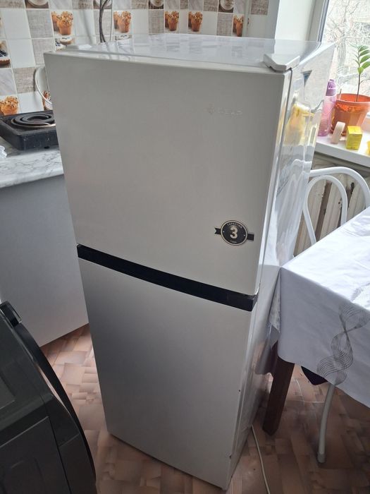 ПРОДАМ  ХОЛОДИЛьНИК Отличный состаянии