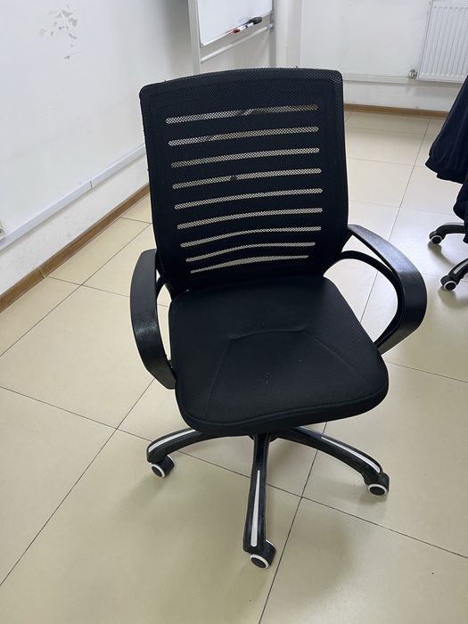 Продам 2 офисных кресел