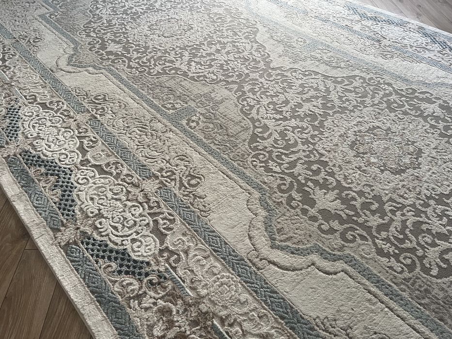 Продается ковер шелк