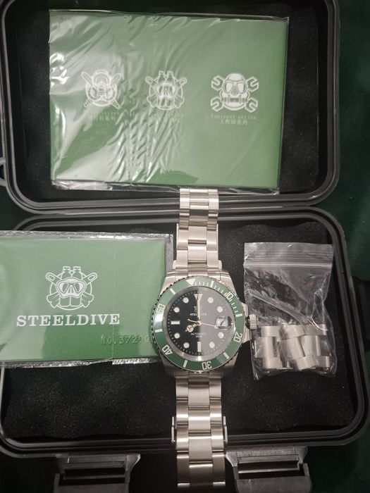 Ceas Steeldive nou, nepurtat, mecanism automat