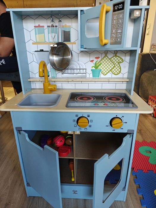 Детска дървена кухня HaPe International – Синя, със звук и светлина