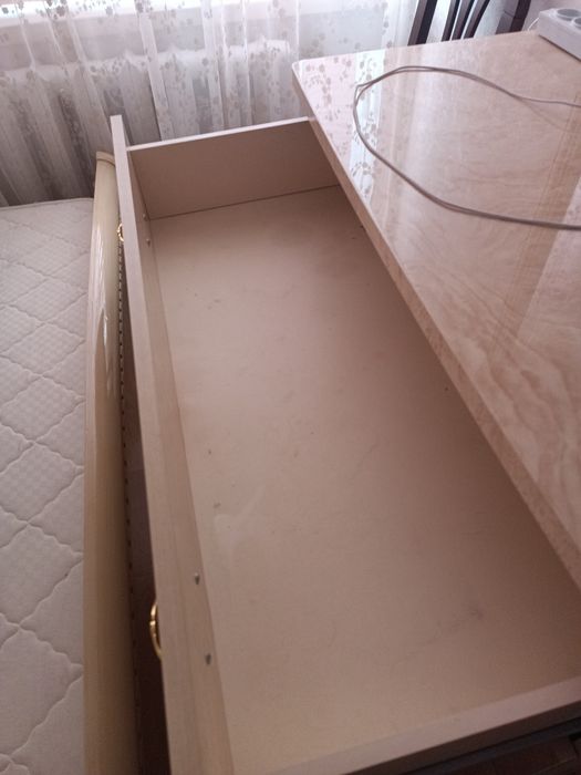 Продам спальный гарнитур в хорошем качество.