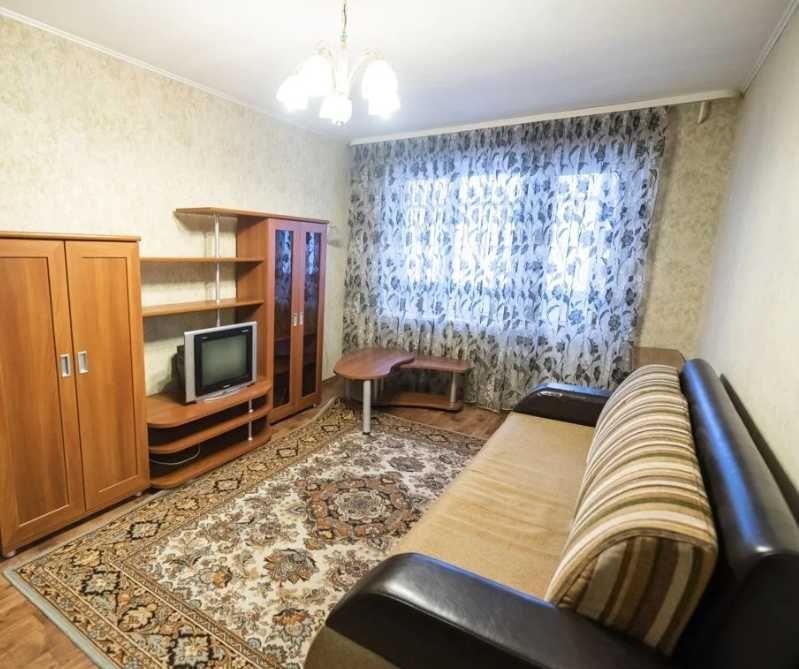 Дава се под наем Тристаен апартамент в Пловдив, Център - 88 кв.м за 459 € - Снимка #1