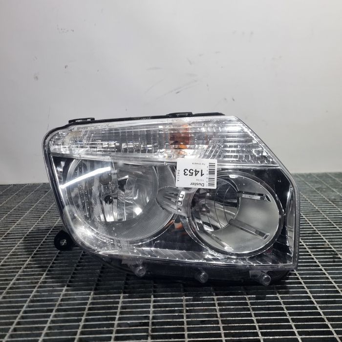Far Dreapta Dacia Duster 2010 - 2013 SUV 4 Usi (1453) Fara xenon Garantie
