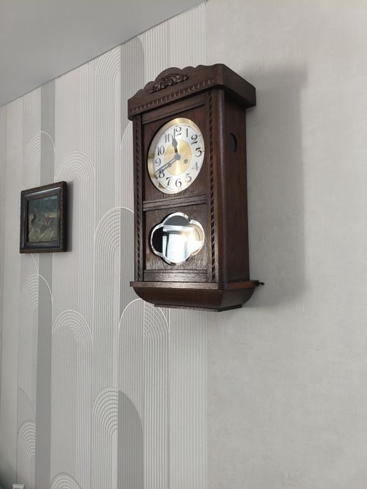 Антикварные настенные часы с боем