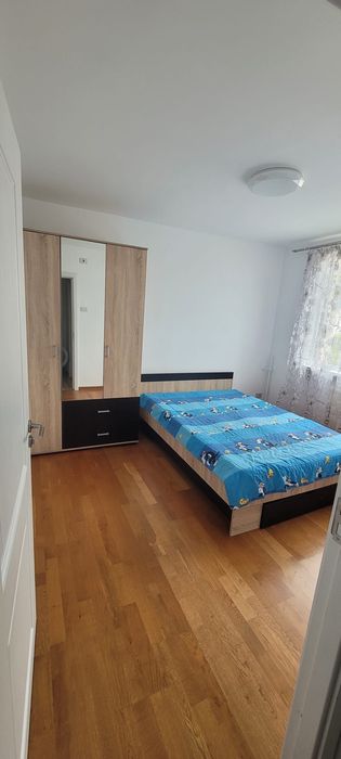 Dau in chirie un spartament cu 2 camere in precista renovat total  300€ pe luna