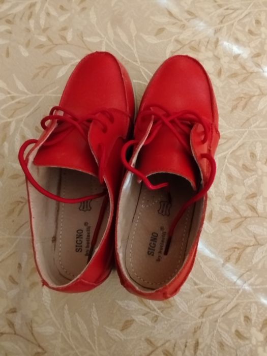 Червени дамски обувки от естествена кожа