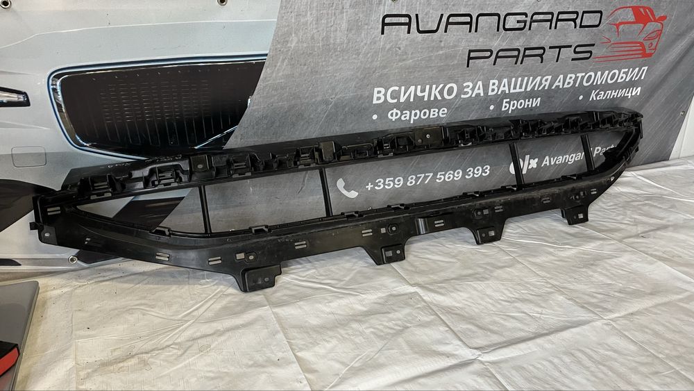 Основа за предна броня Audi E-tron