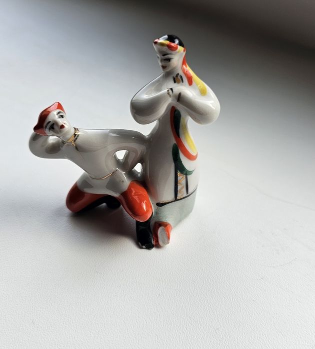 Продам фарфоровые статуэтки