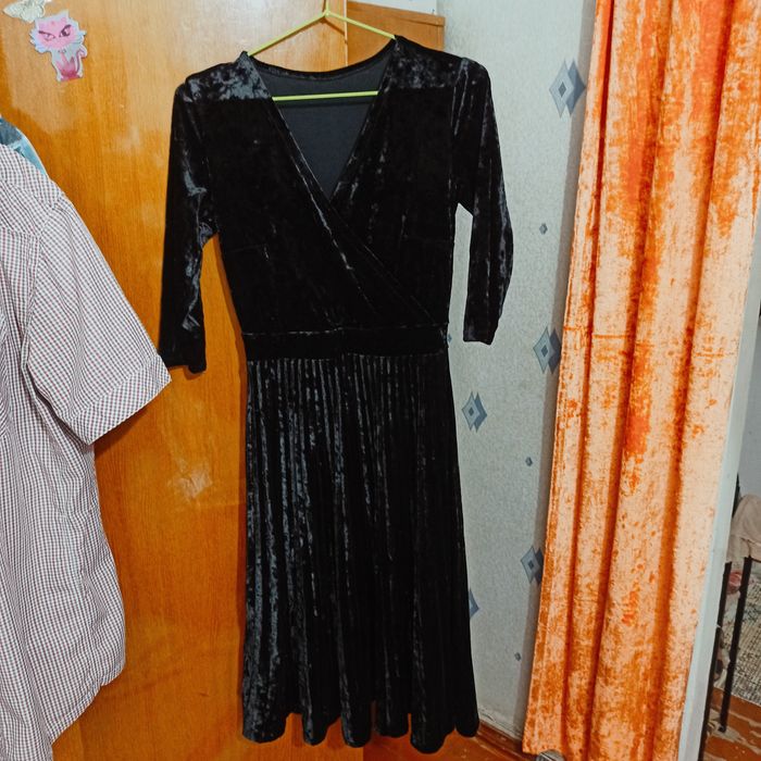 Платья вечерние новые