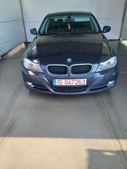 BMW Seria 3 Maşina este înmatriculată