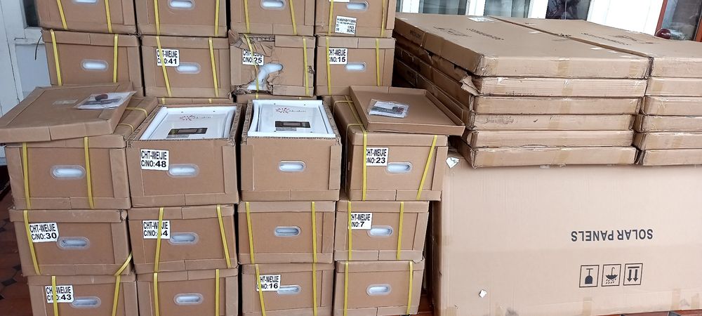 Ups invertor 24v - 220v  3000vatt gibrid oф grid