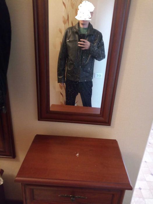 Кожаную куртку производства Индии