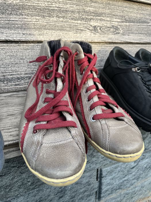 Продам три пары кроссовок!