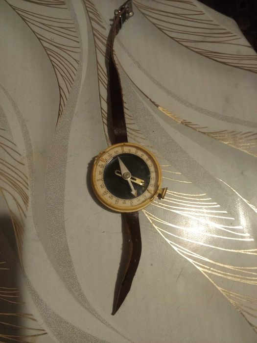 Продам компас Адрианова