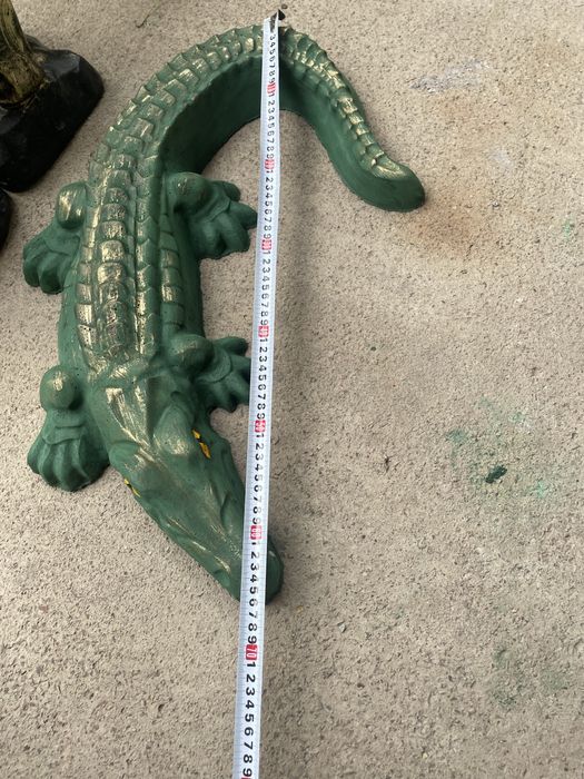 Скульптура из бетона крокодил