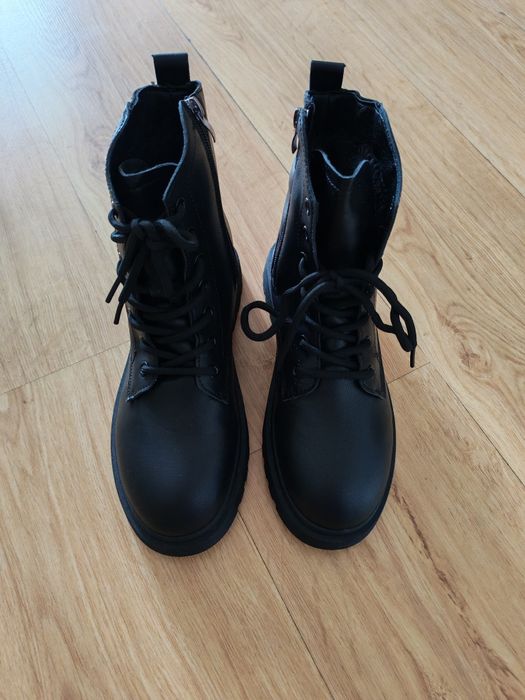 Ghete imblanite, noi, marime 38.