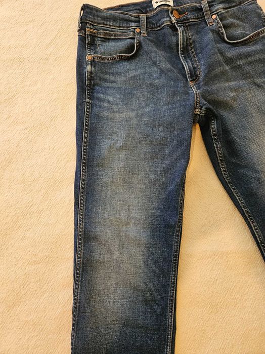 Продават се мъжки дънки "Wrangler"