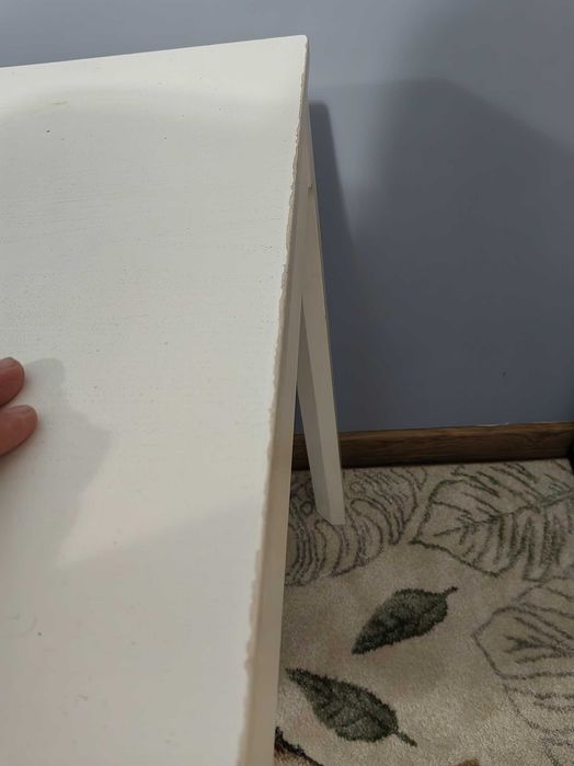 Дървена, бяла маса