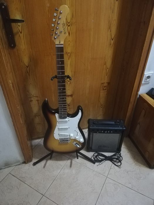 Електрическа китара Rocktile с кубе и свързващ аудио кабел