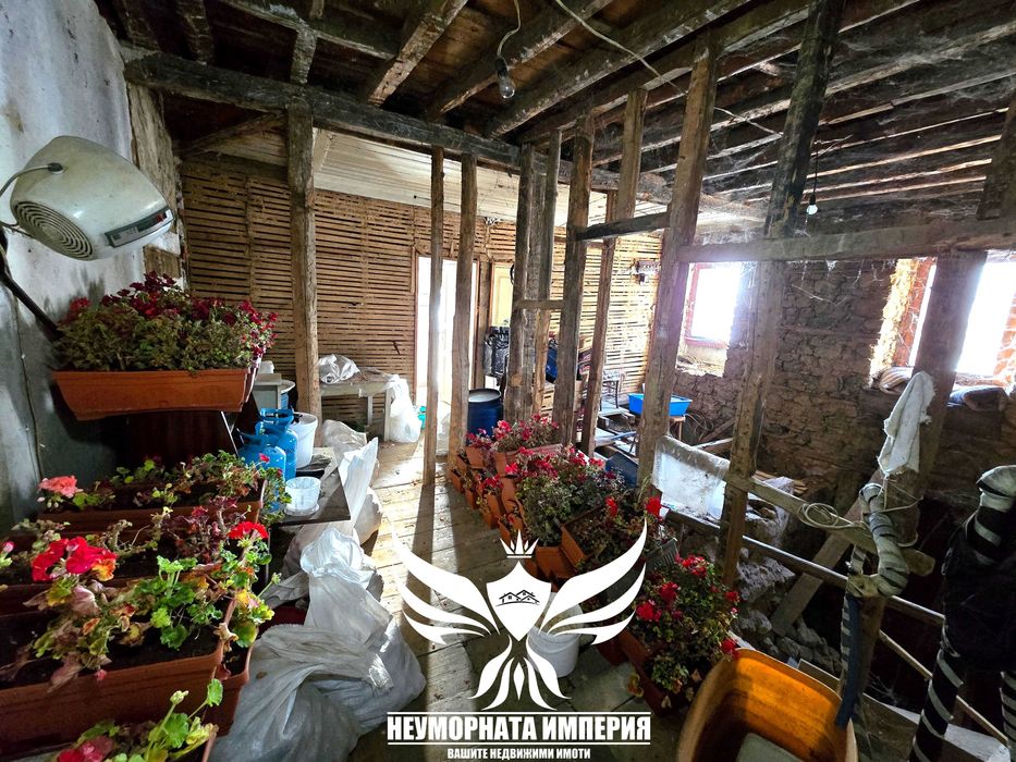 Четириетажна къща с постройки 394РЗП с широк двор 370кв. в гр.Смолян