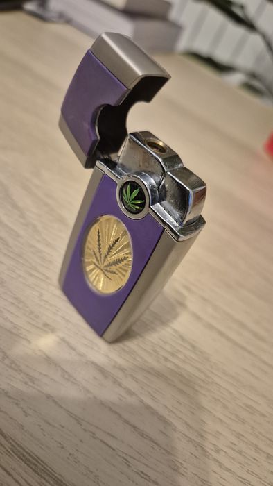 Bricheta metalica reincarcabila, functionala