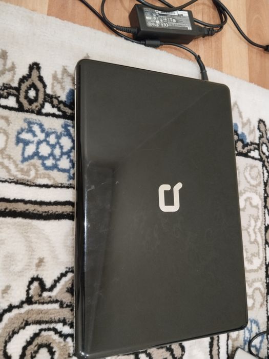 Compaq noutbok sotiladi