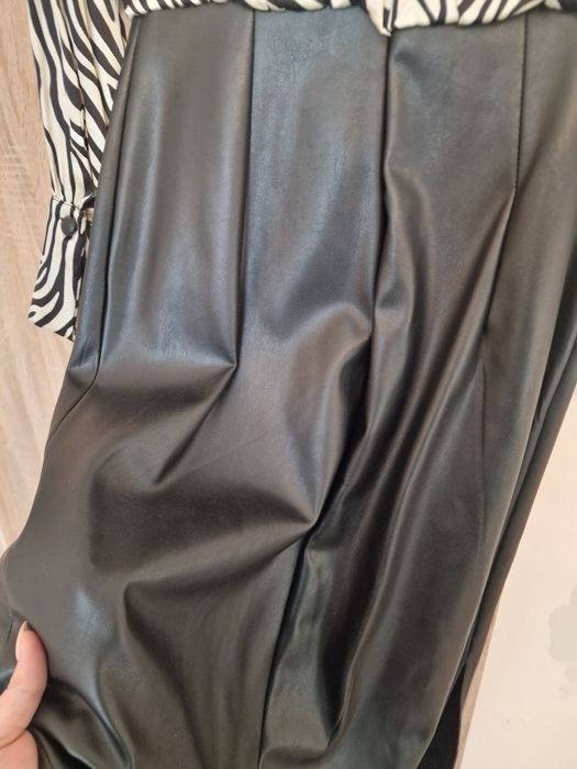 Официална рокля с животински принт и кожена част