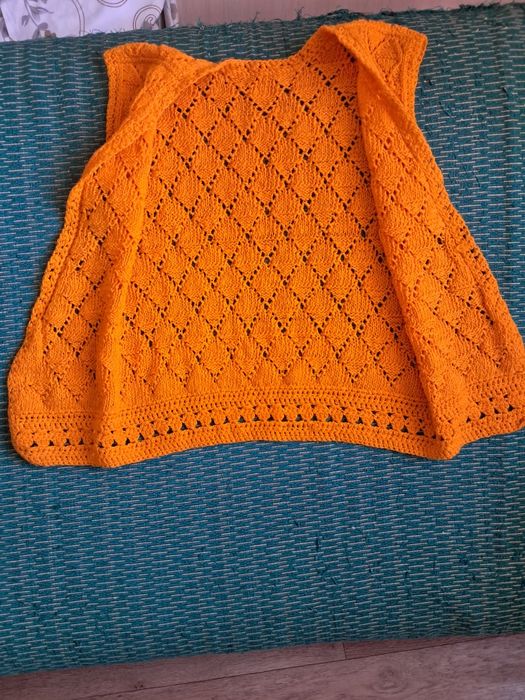 Жилетка связана руками