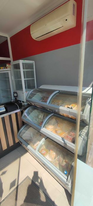 Фризерна витрина тройка