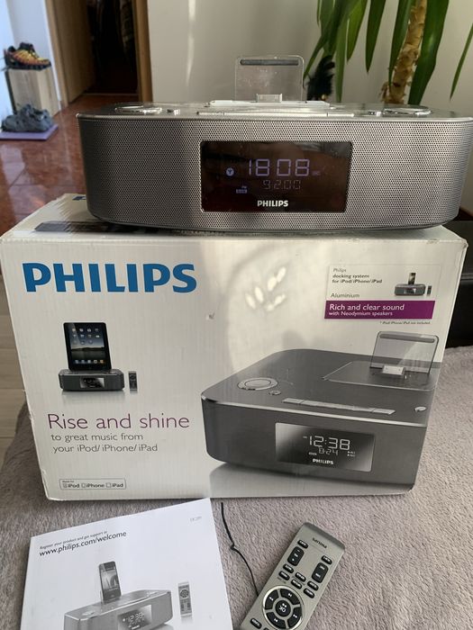 Radio cu ceas si statie andocare i pod  ipad Iphone Philips
