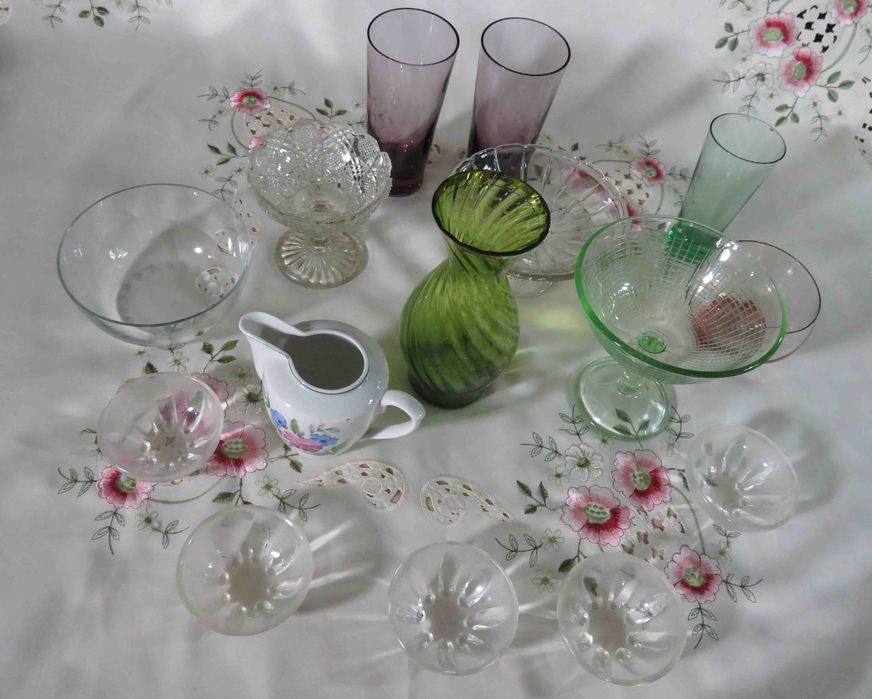 Вазочки для сладостей и кухонная утварь