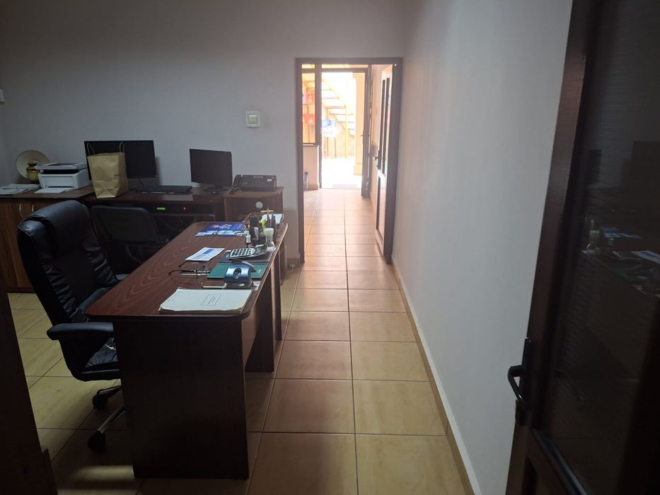 Imobil cu teren și clădire, ideal pentru casă sau afacere
