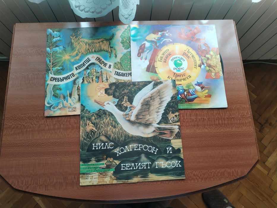 Запазен грамофон Филипс и плочи