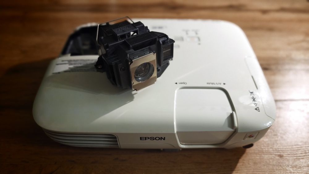 Проектор Epson EB-X7