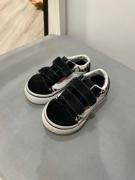 Продам детскую обувь