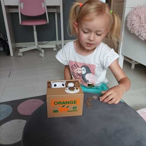 Чисто нова интерактивна касичка с коте, което взема монета