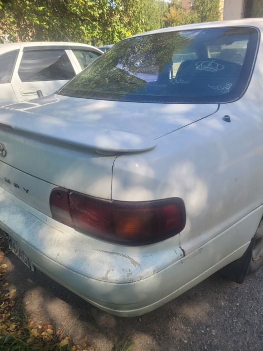 Тайота камри 2.2литра.