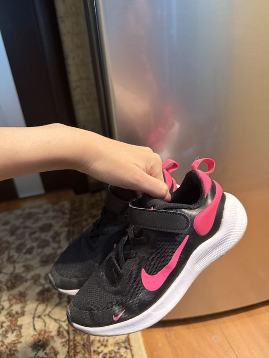 Продам детские кроосвки nike 28.5 р