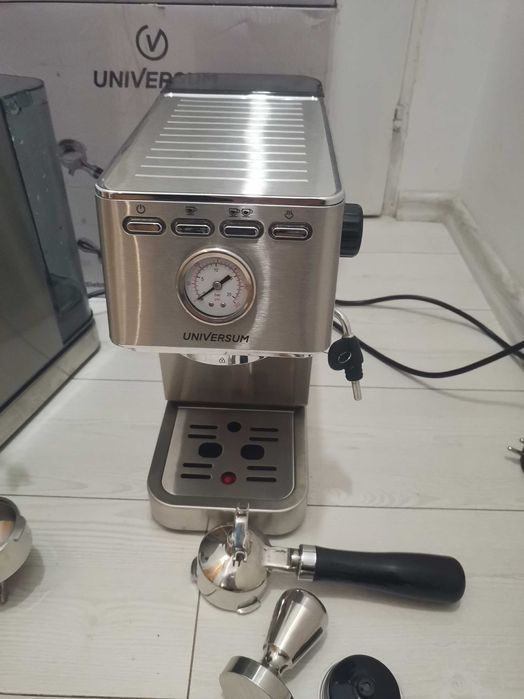 Продавам еспресо кафемашина Universum 15 бара