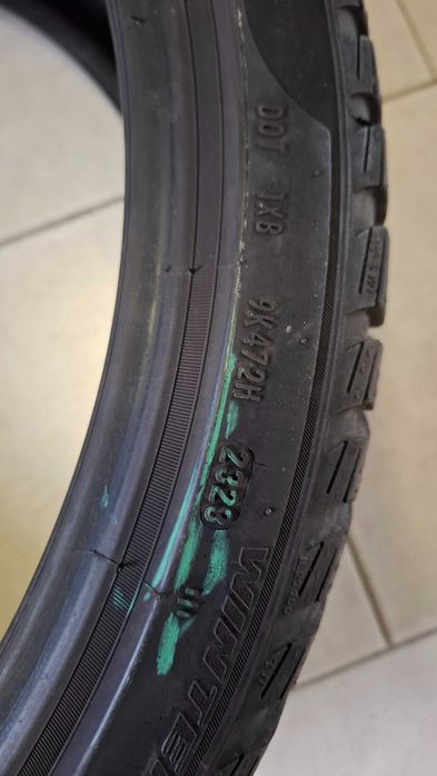 Единична зимна гума Pirelli 235 35 20