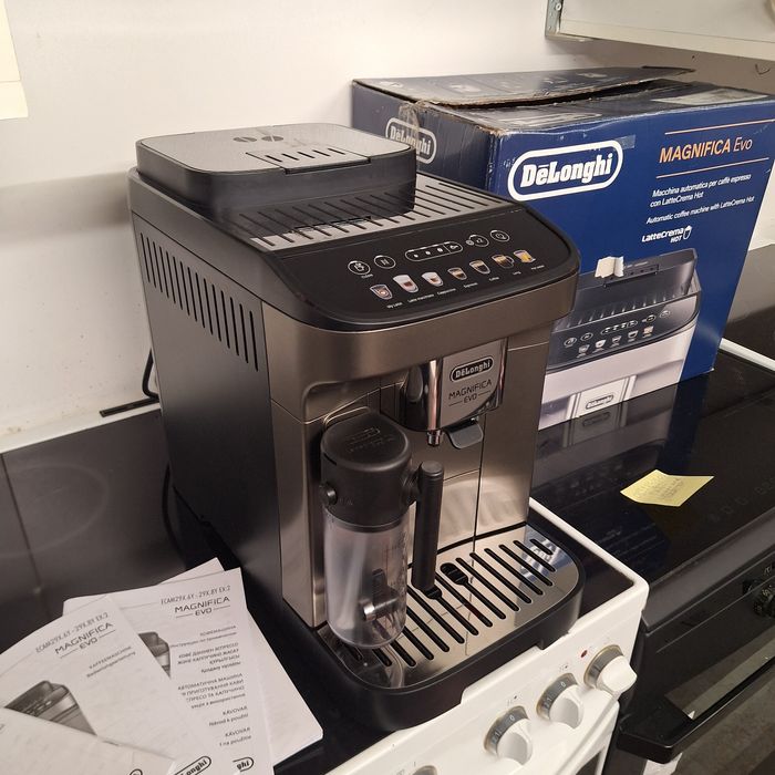 Кафе машина Delonghi Magnifica Evo  + подарък машина за чай Delonghi